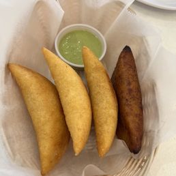 Gusto Gourmet signature dishes Empanadas
Pabellon
Reina Pepiada